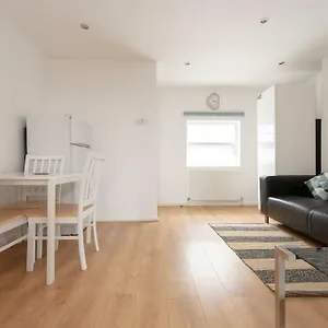 https://flat-7-with-coworking-access-in-trendy-dalston.brighton-hotels-england.com